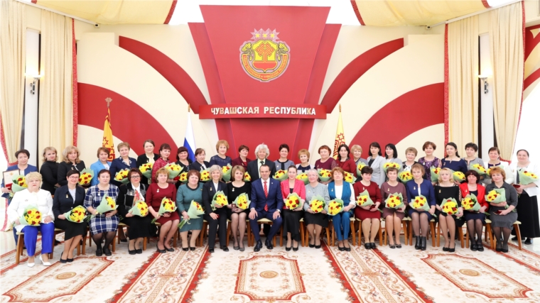 Михаил Игнатьев вручил государственные награды лучшим труженицам и многодетным матерям