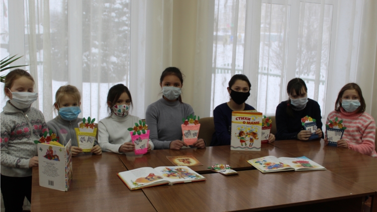 В преддверии Международного женского дня, сотрудники детской библиотеки провели мастер-класс