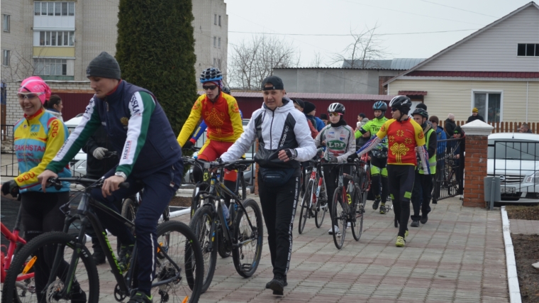 Участники велодвижения «Солнце на Спицах» на Родине Андрияна Николаева